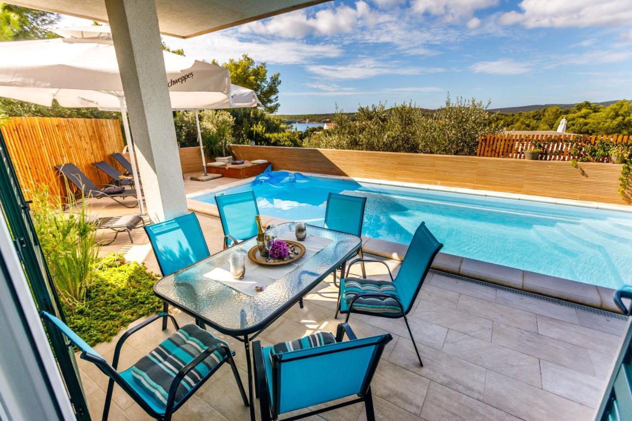 Nono Jure , Private Pool & Sauna Milna  Exterior photo